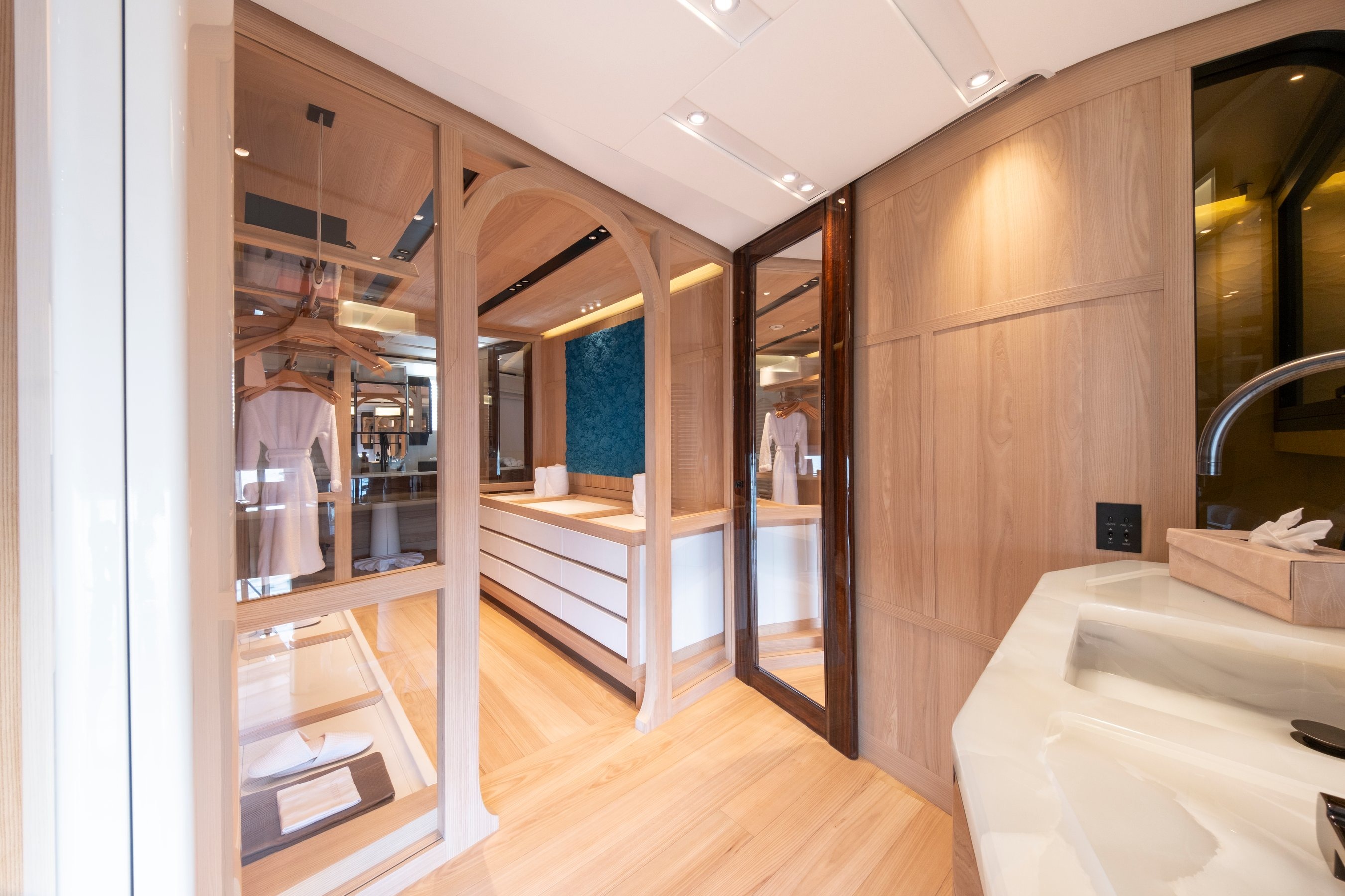 ANNABELLA gallery — image 10