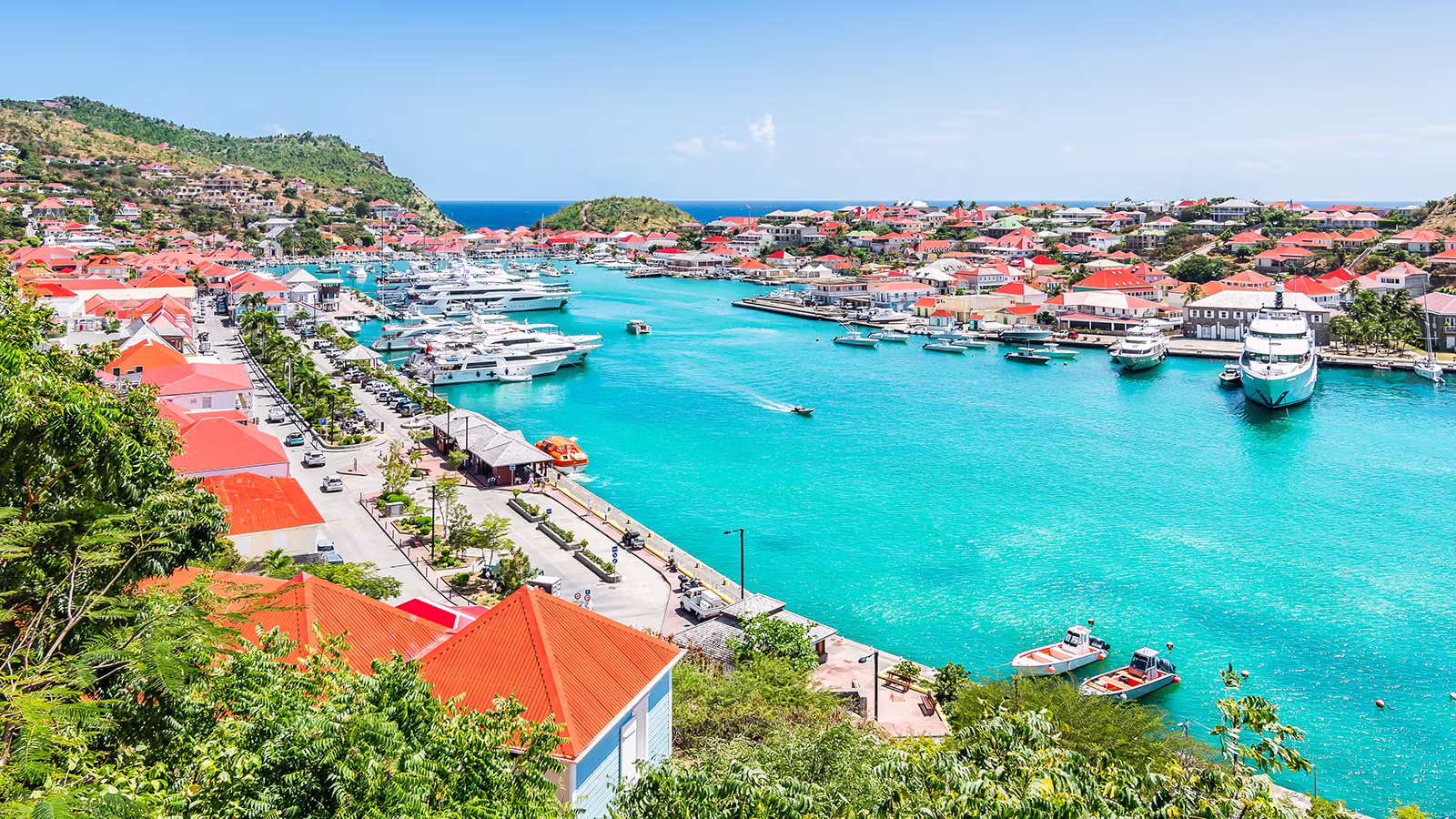 Luxury yacht charter in Caribbean