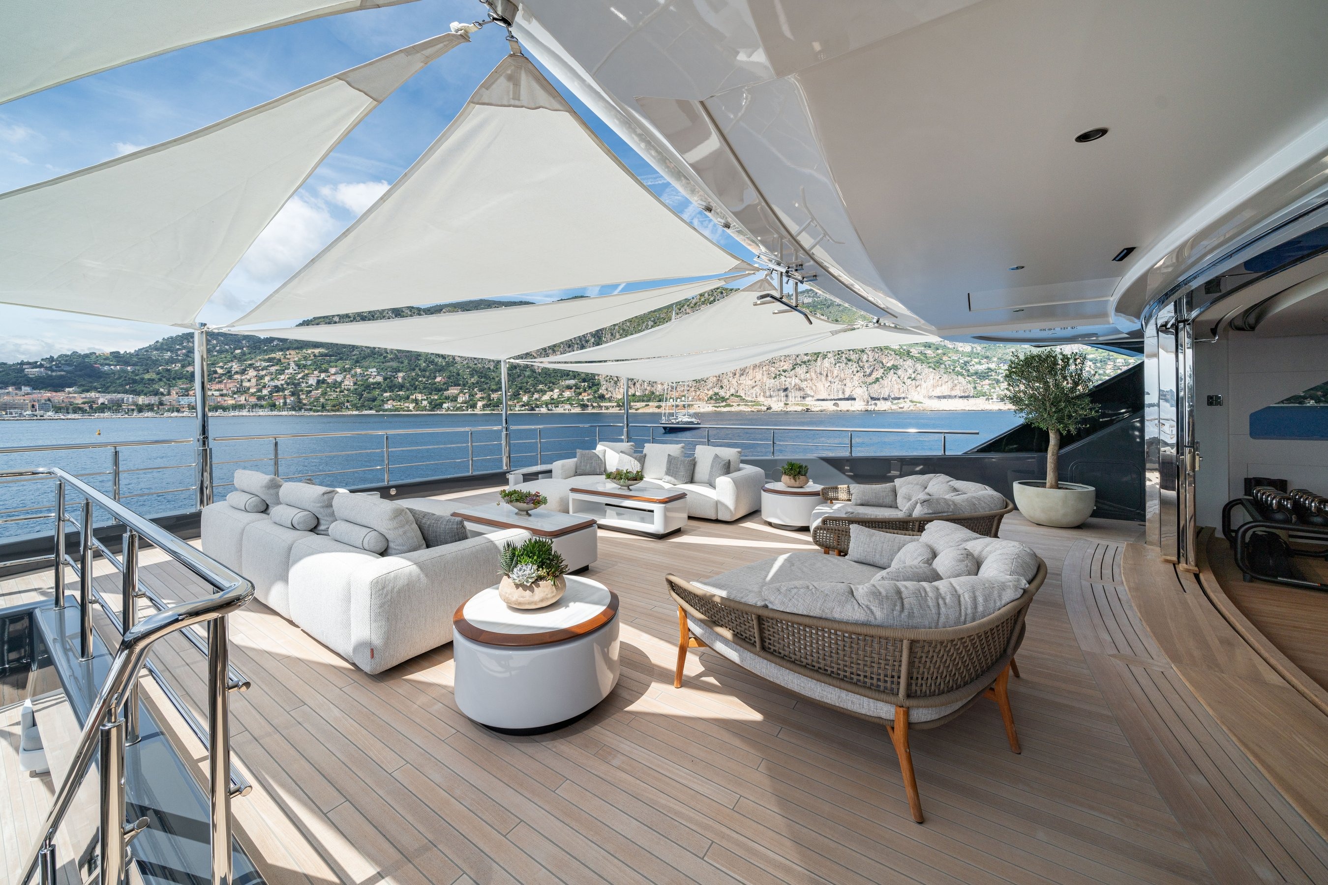 MALIA gallery — image 32
