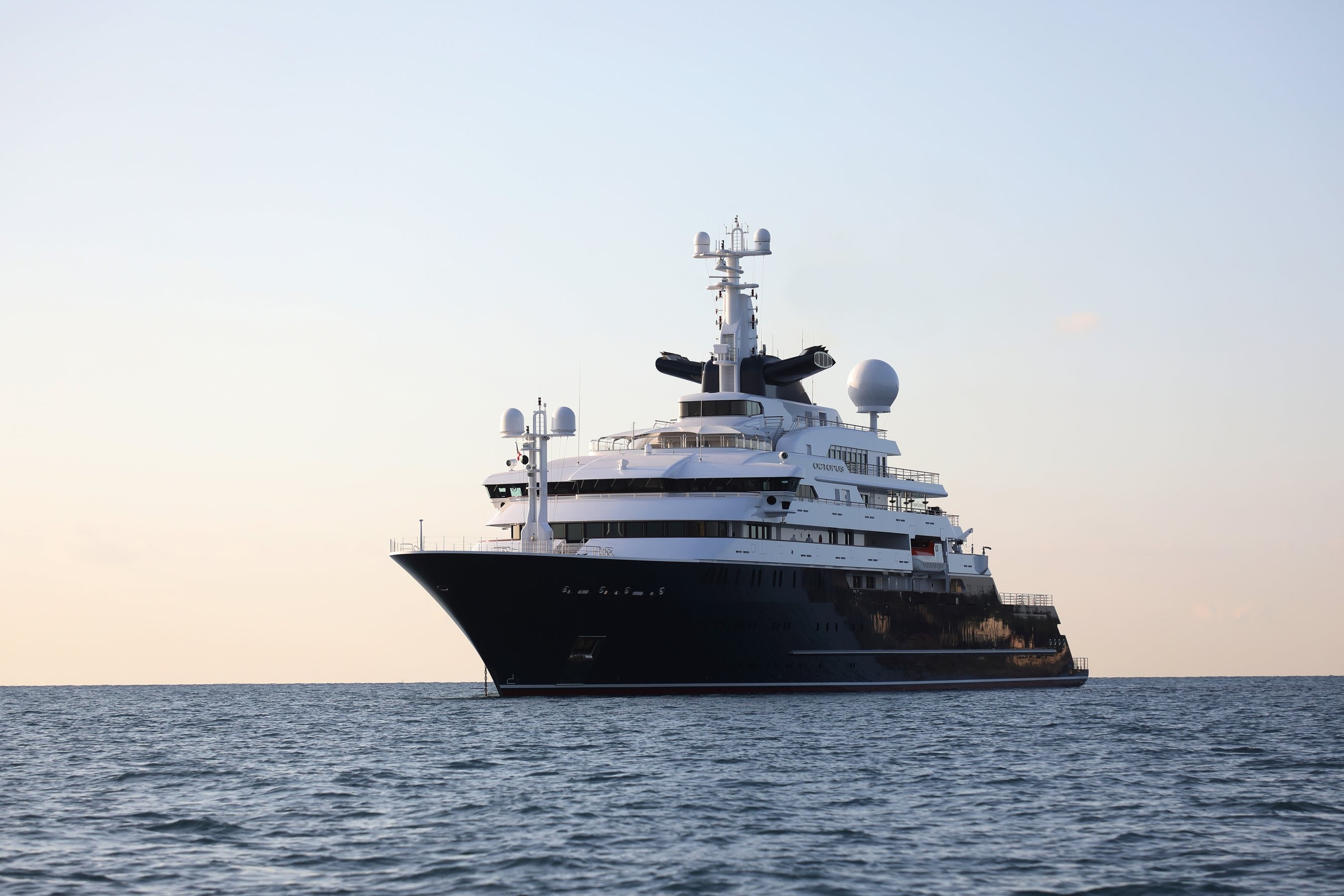 OCTOPUS 126.2m Lurssen superyacht for charter