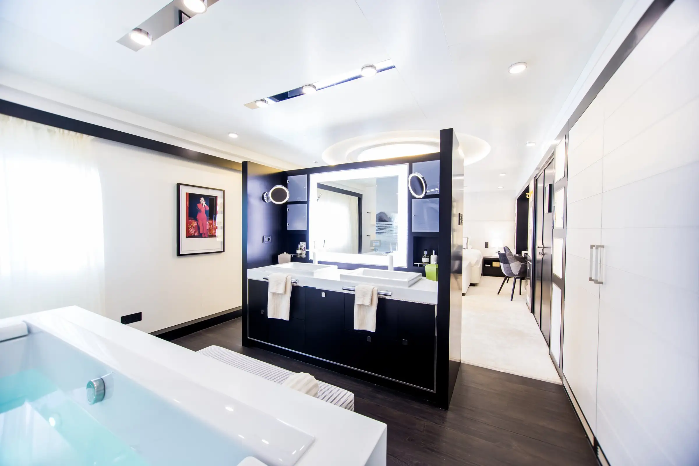 SALUZI gallery — image 8