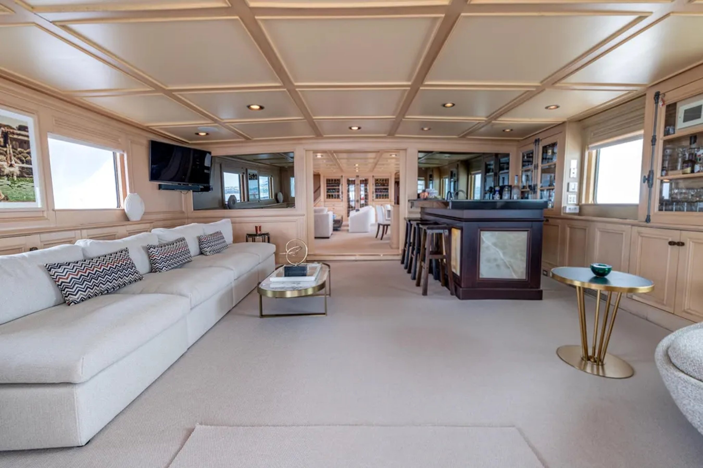 VOYAGER gallery — image 2